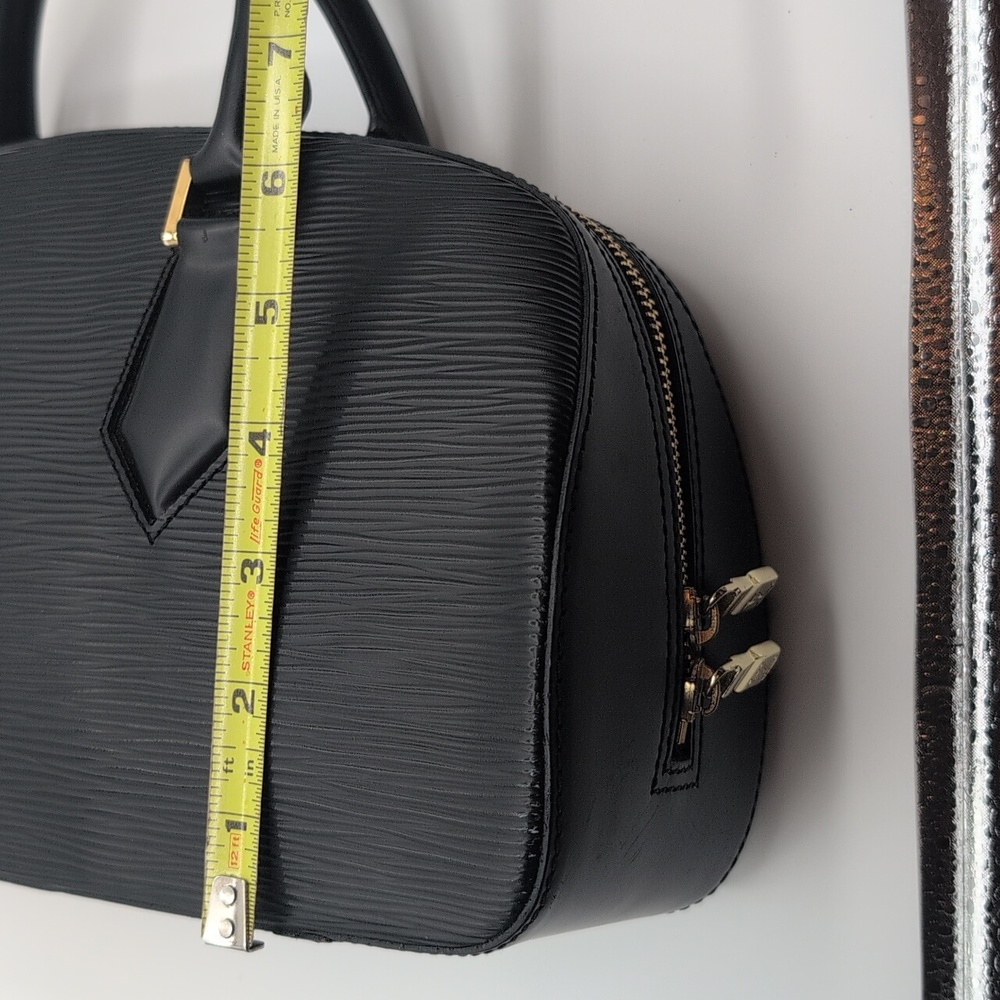 Louis Vuitton LV| Black Epi Handbag with Gold Toned Accents - Picture 15 of 16